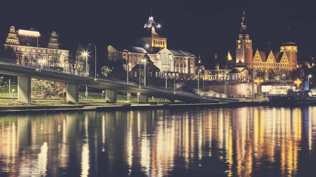 Wały Chrobrego w Szczecinie nocą